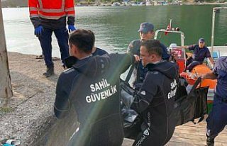 Boğulma tehlikesi geçiren kızını kurtardıktan...