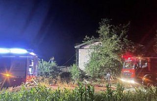 Bolu'da 2 katlı ahşap evde çıkan yangın söndürüldü