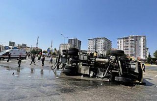 Çorum'da vidanjörle kamyonet çarpıştı, 6 kişi...