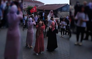 Karabük'te atlara binen gelin ve damat şehir turu...