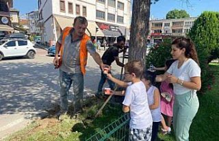 Safranbolu'da çocuklardan belediye işçilerine dondurma...