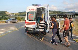 Sinop'ta bariyere çarpan otomobildeki 5 kişi...