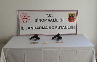 Sinop'ta iki ruhsatsız tabanca ele geçirildi