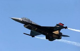 SOLOTÜRK Trabzon'da gösteri uçuşu yaptı