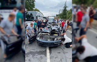 Trabzon'da otomobil ile tırın çarpıştığı kazada...