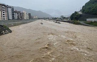 Artvin'de sağanak su baskınlarına neden oldu