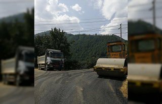 Espiye'de köy yolları asfaltlanıyor