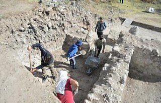 Hadrianaupolis'te üzerinde çeşitli figürlerin...