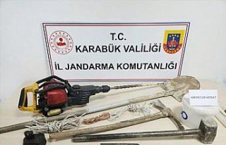 Karabük'te 2 şüpheli izinsiz kazı yaparken suçüstü...
