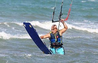 Kitesurf tutkunları Samsun'da bir araya geldi