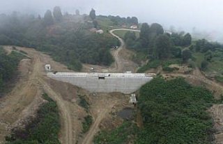 Piraziz'de Abdal Deresi'nde sel kapanının inşası...