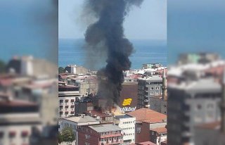 Rize'de bir binanın çatı katında çıkan...