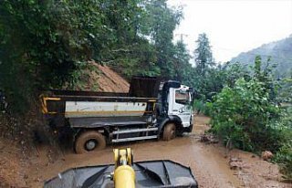 Rize'de şiddetli yağış heyelanlara yol açtı