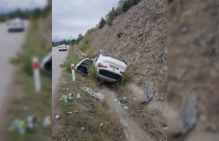 Sinop'ta devrilen otomobildeki aynı aileden 5 kişi...