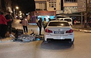 Bafra'da otomobil ve motosikletin çarpıştığı...