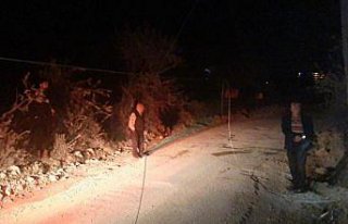 Çorum’da elektrik direğine çarpan sürücü aracını...