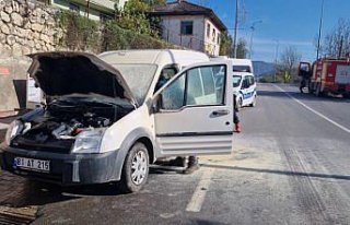 Düzce'de seyir halindeki panelvanda çıkan yangın...