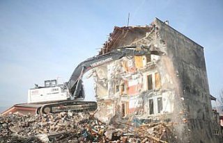 Düzce'deki depremde ağır hasar alan 5 bina...