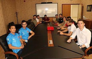 “Haberleşme çipi“yle ödül alan üniversiteliler...