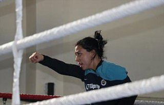 Milli boksör Kevser, Gençler Dünya Şampiyonası'nda...