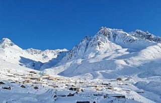 Rize'nin yüksek kesimlerine kar yağdı
