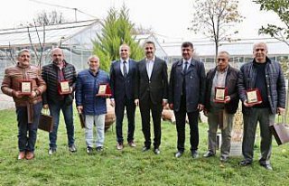 Tokat Belediye Başkanı Eroğlu emekli olanlara plaket...