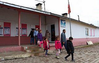 Bayburt'ta kırsalda yaşayan öğrenciler sinema...