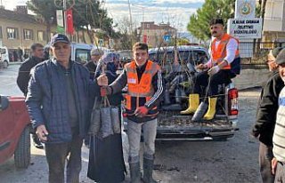 Kavak'ta vatandaşlara ücretsiz fidan dağıtıldı
