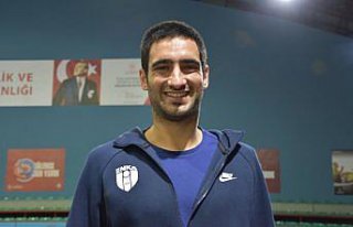 Milli tenisçi Cem İlkel'den ailelere “çocuklarınızı...