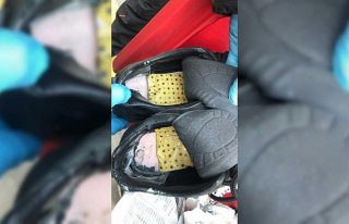 Rize'de kargo paketindeki ayakkabıdan uyuşturucu...
