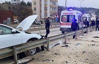 Sinop'ta otomobilin devrildiği kazada anne ve...