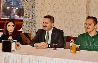 Tokat Belediye Başkanı Eroğlu gençlerle bir araya...