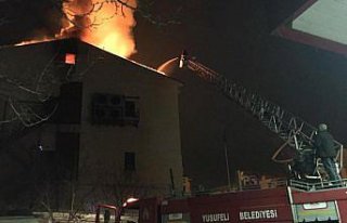 Artvin'de boş binada çıkan yangın söndürüldü