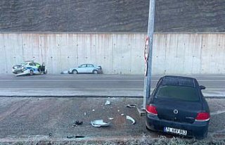 Bartın'da buzlanma nedeniyle yaşanan kazalardan...