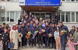 Amasya'dan deprem bölgesine giden AFAD ekibi kente...