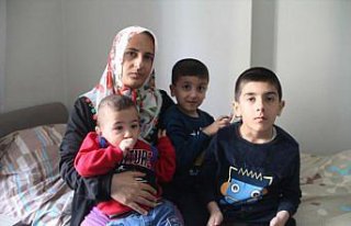 Amasya'ya gelen depremzede ailenin üyeleri yaşadıklarını...