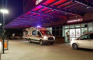 Çorum'da silahlı saldırıya uğrayan 2 kişiden...