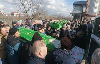 Depremde hayatını kaybeden anne ile oğlunun cenazesi...