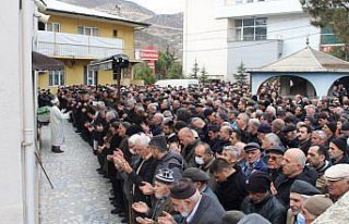 Depremlerde hayatını kaybeden 13 kişinin cenazeleri...