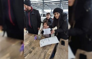 Düzce'de iki ilkokul öğrencisi kumbara ve oyuncaklarını...