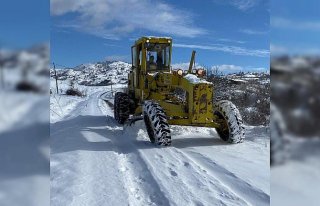 Karabük'te 21 köy yolunda kar nedeniyle ulaşım...