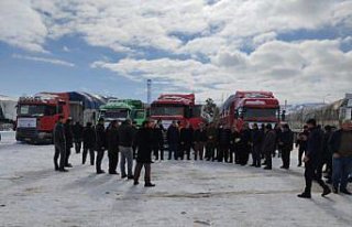 Tokat'ın Artova ilçesinden deprem bölgesine 5 tır...