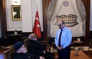 Trabzon'da 2 emekli, depremzedeler için maaşlarını...
