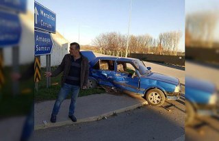 Amasya'da iki otomobilin çarpıştığı kazada...