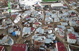 Deprem bölgesinde 23 gün geçiren belediye başkanı,...