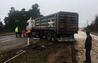 Düzce'de kontrolden çıkan tır karşı şeride...