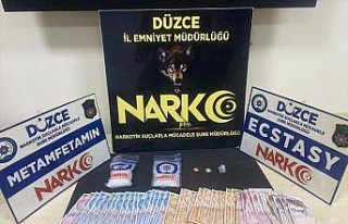 Düzce'de takside uyuşturucu maddeyle yakalanan 2...
