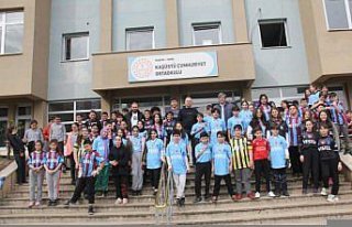 Trabzonspor öğrencilere 11 bin 461 forma hediye...