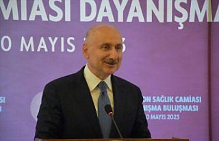 Bakan Karaismailoğlu, Trabzon'da sağlık personelleriyle...