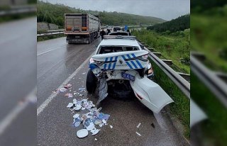Samsun'da kazaya müdahale eden polis aracına...